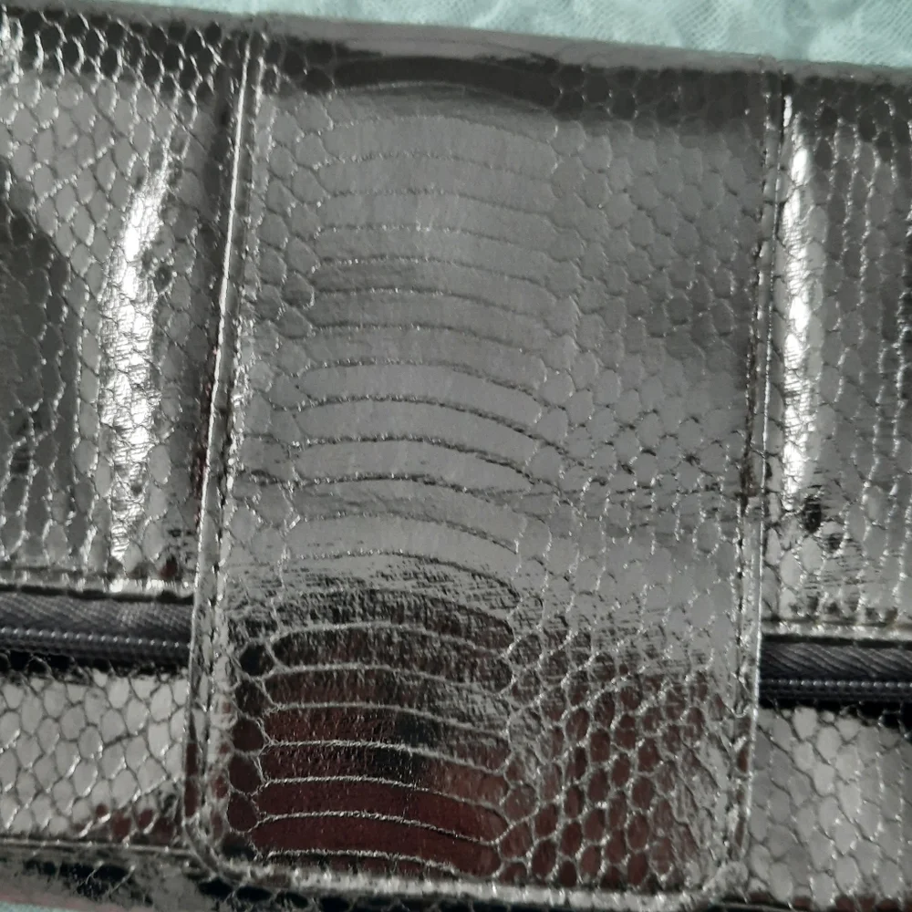 Britney Spears "RADIANCE" Metallic Wallet/Clutch~NWT~Collectible Promo - Picture 3 of 9